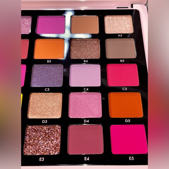 Anastasia Beverly Hills Norvina Volume 4 Face & Body Palette - Picture 4 of 5